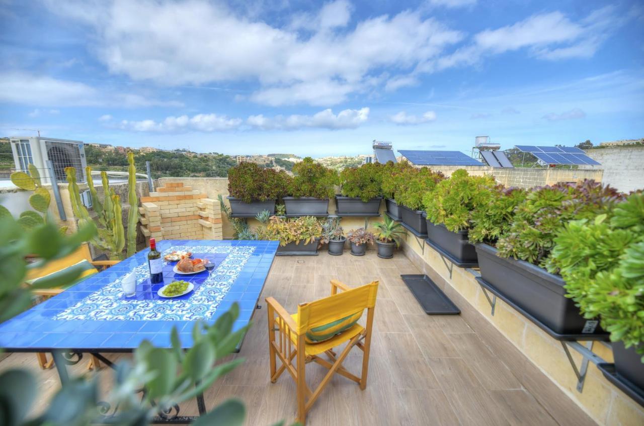 Cozy Modernized Village House In With Large Roof Terrace Gz-dvel1-1 Munxar